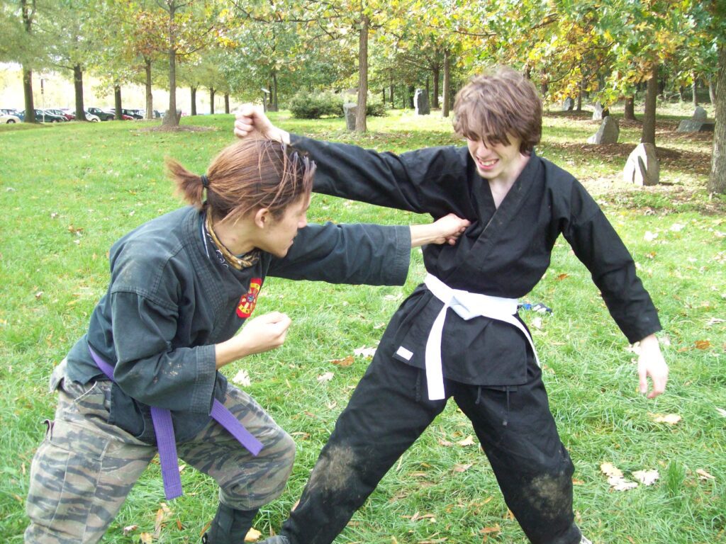 using kosshijutsu to manipulate an opponent's balance